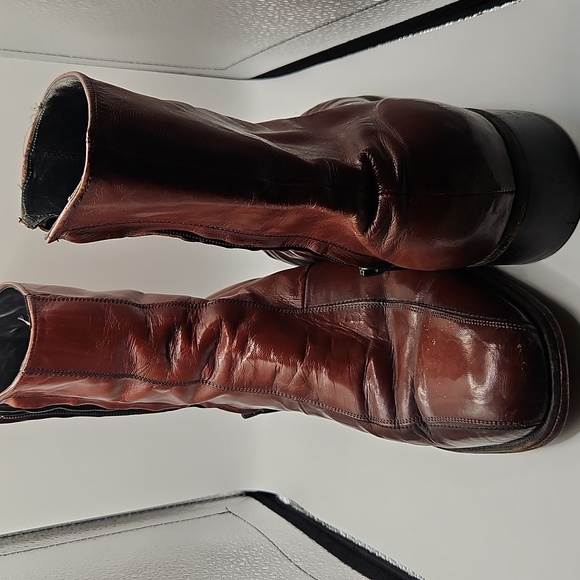 Vintage Brown Leather Florsheim Chukkas - Picture 8 of 14